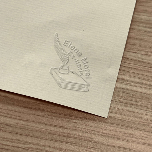 Ex libris piuma e libro
