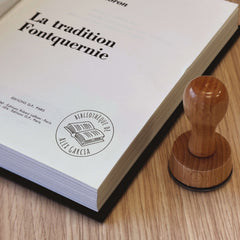 Timbro ex libris libro aperto