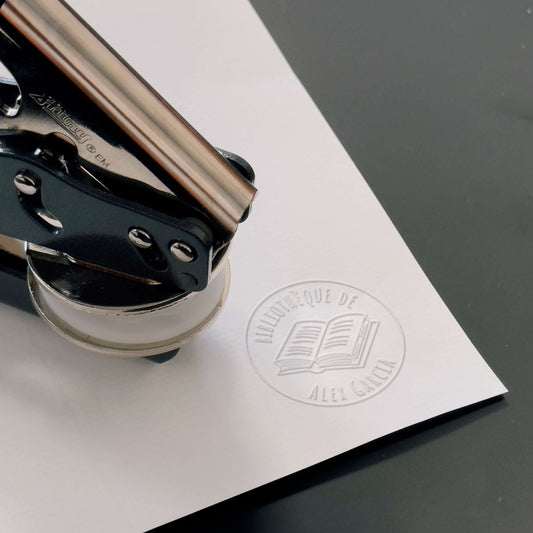 Embosser ex libris libro aperto