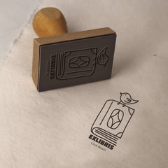 Timbro ex libris uccello sul libro