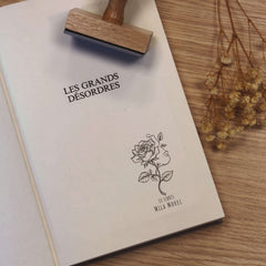Timbro ex libris rosa nei dettagli