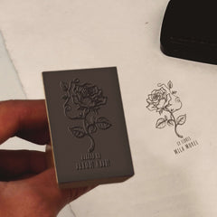 Timbro ex libris rosa nei dettagli