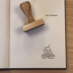 Timbro ex libris cane sul libro