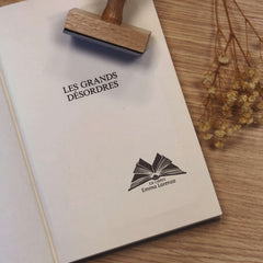Timbro libro aperto