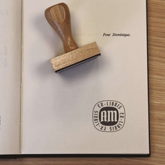 Timbro ex libris iniziali gotiche